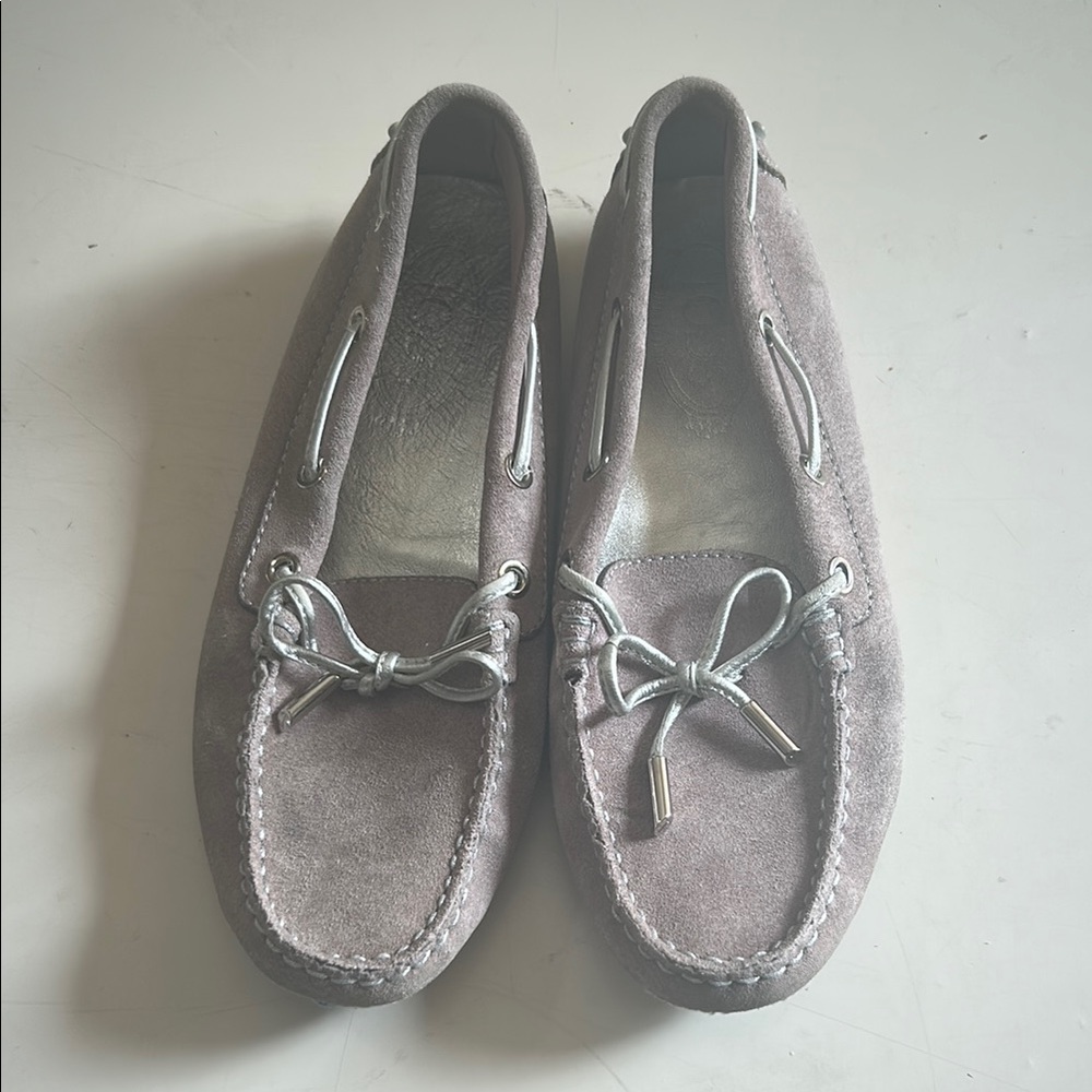 Tod's Lilac Suede Driving Moccasins with Silver Bow Sz 37/7